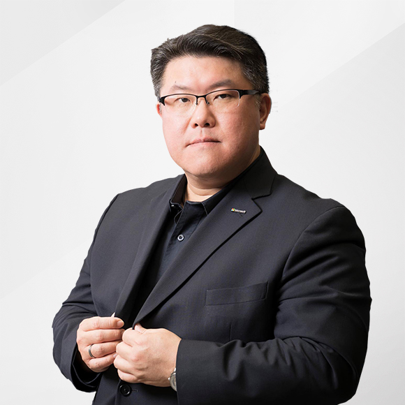 遠傳電信 資訊暨數位轉型科技群  執行副總經理 胡德民